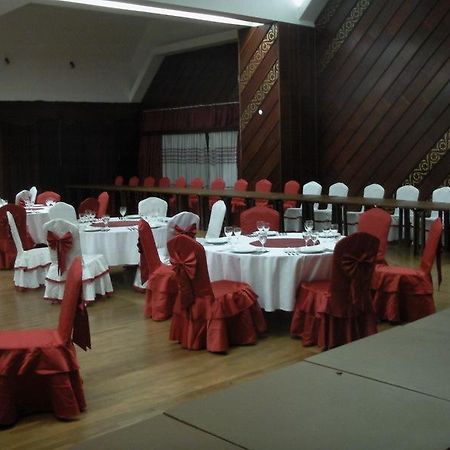 Hotel Grand Цетинє Екстер'єр фото