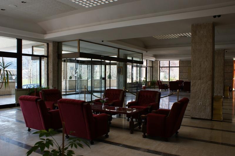 Hotel Grand Цетинє Екстер'єр фото