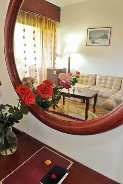 Hotel Grand Цетинє Екстер'єр фото