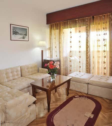 Hotel Grand Цетинє Екстер'єр фото